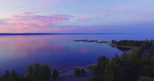 空中湖市港と港の夕暮れ時 — ストック動画