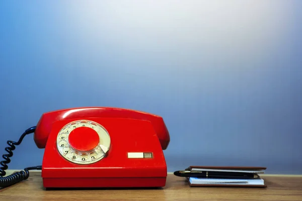 Telefone Discagem Rotativa Vermelho Desatualizado — Fotografia de Stock