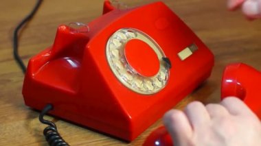 Retro döner telefon bir telefon numarasını çevirme