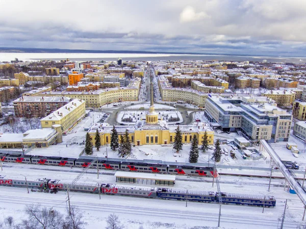 Järnvägsstationen Och Tåget Plattform Vinter Och Staden Antenn Panorama — Stockfoto