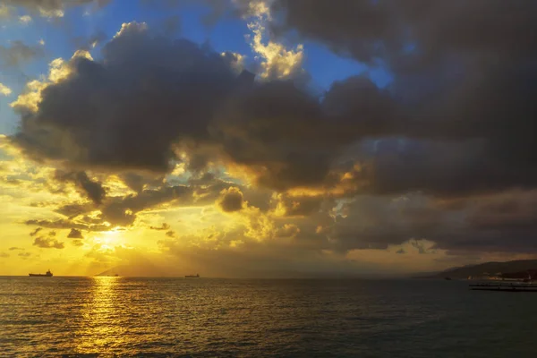 Landschap Van Zwarte Zee Met Schepen Bij Drammatic Zonsondergang — Stockfoto