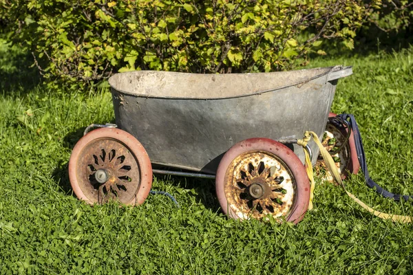 Tin Bath Old Wheels Baby Carriage Work Garden — Stock Photo, Image