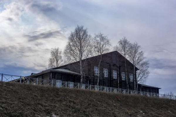 Kuzeye Normal Eski Ahşap Konut Binası Mimarisi — Stok fotoğraf