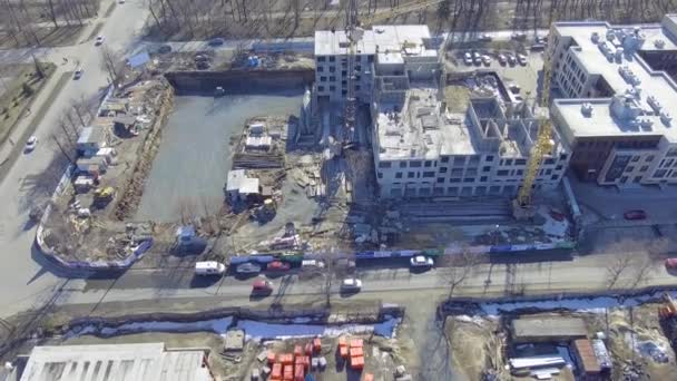 Vista Aérea Del Lugar Trabajo Construcción Ciudad Con Vuelo Hacia — Vídeos de Stock