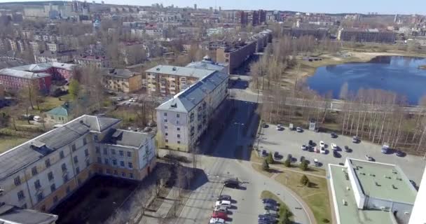Luftaufnahme Der Innenstadt Und Des Flussufers — Stockvideo