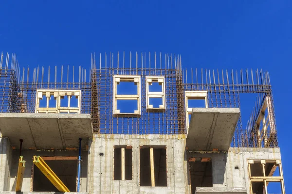 Bouw Muur Met Metalen Kozijnen Van Ramen — Stockfoto