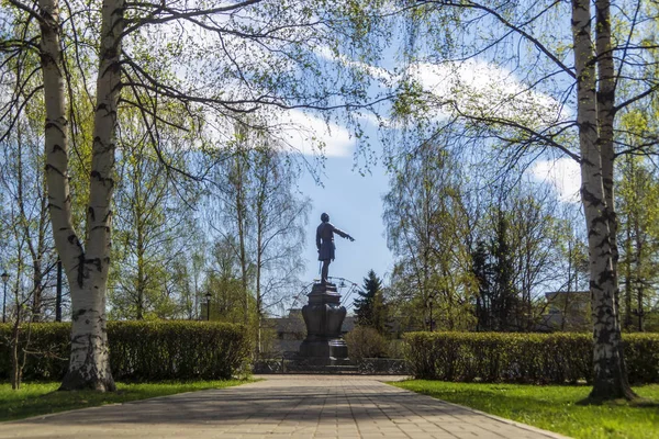 ピーター大王のブロンズ彫刻 都市公園のロシア皇帝 — ストック写真