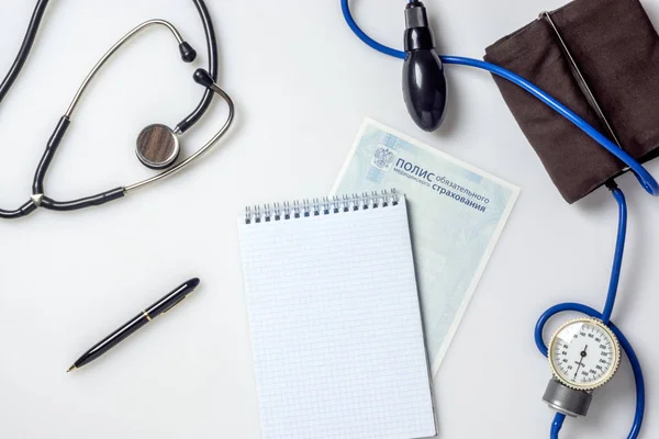 Narzędzia Medyczne Polityka Pulpicie Szpitalu Napis Dokumencie Ubezpieczenie Zdrowotne — Zdjęcie stockowe