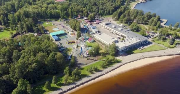 Lucht Panorama Van Amusement City Park Aan Kust Van Het — Stockvideo