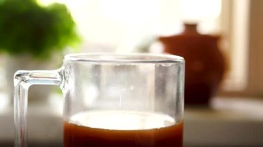 Fincan dan Aroma sıcak kahve steams