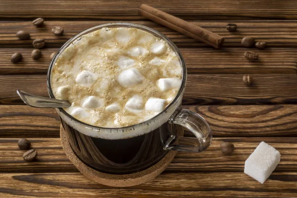 Tasse Natürlichen Kaffee Mit Zimt Milch Und Marshmallows Morgen — Stockfoto