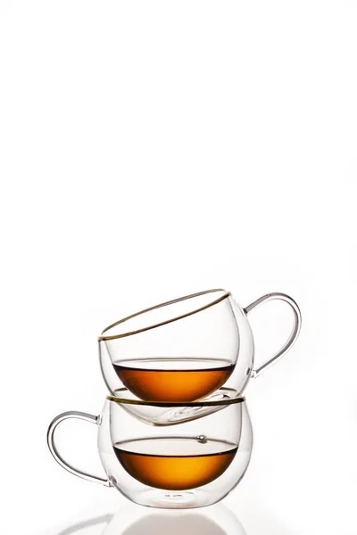 Szklane Kubki Mocną Herbatą Białym Tle Pionowa Rama — Zdjęcie stockowe
