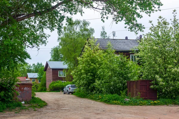 Pintoresca Calle Pobre Ciudad Con Viejos Cuarteles Jardines Ciudad Petrozavodsk — Foto de Stock