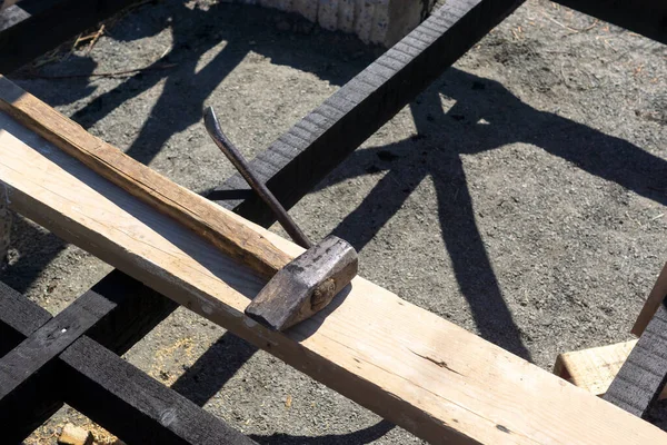 Old Sledgehammer Board Construction Site Wooden House — Stock Photo, Image