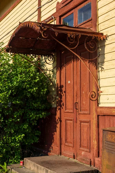 Old Shabby Door Modest Porch Old House — Stock Photo, Image