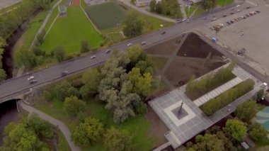 Akşamları şehir merkezinde hava trafiği yükseliyor.