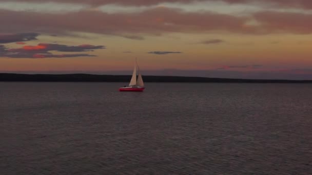 Small Sail Yacht Sails Calm Lake Beautiful Sunset — Stock Video