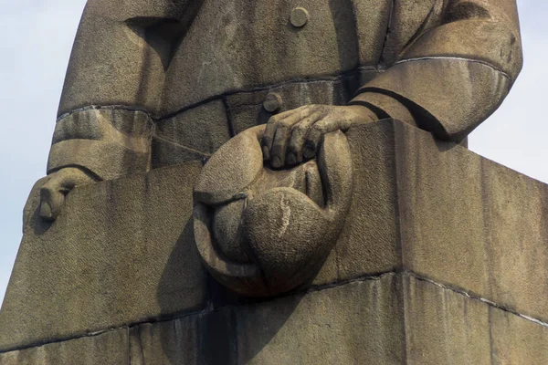 Chapéu Inverno Nas Mãos São Detalhes Monumento Granito Para Lenin — Fotografia de Stock