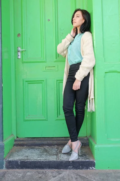 Mixed Race Female Posing Front Green Door Waiting Somebody — Stock Photo, Image