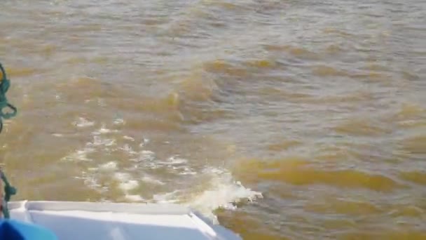 Κύματα στο νερό από το σκάφος — Αρχείο Βίντεο