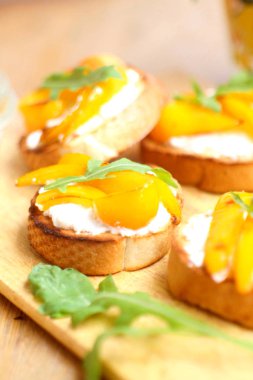 Ev yapımı bruschetta biber ile