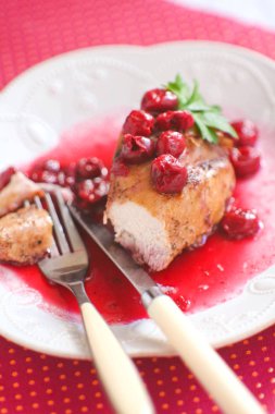 Kiraz soslu tavuk fileto