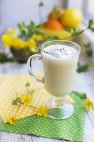 Домашний Молочный Напиток Сливками — стоковое фото
