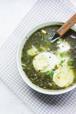 Yumurtalı kuş çorbası.