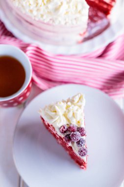 Ev yapımı kırmızı kadife kek.