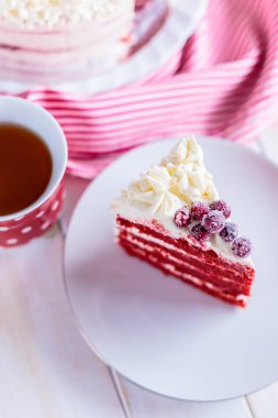 Ev yapımı kırmızı kadife kek.