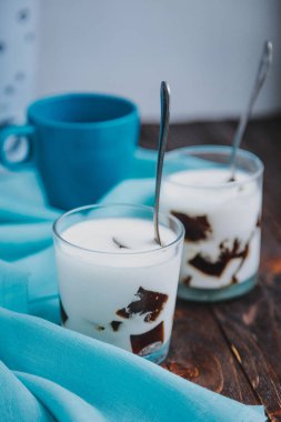 Kahve ile ev yapımı süt jöle