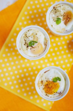 Mantar ile pişmiş yumurta