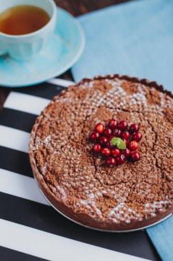 Süzme peynir ile çikolatalı pasta