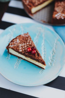 Süzme peynir ile çikolatalı pasta