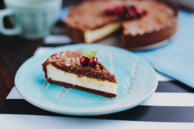 Süzme peynir ile çikolatalı pasta