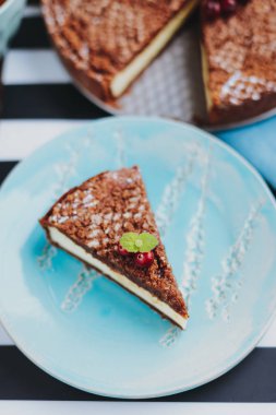 Süzme peynir ile çikolatalı pasta