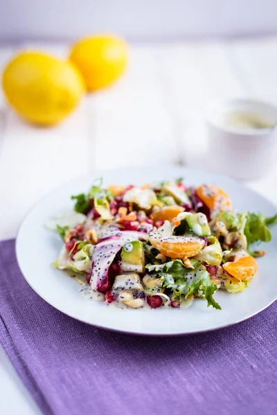 Salada Fresca Com Tangerinas Abacate — Fotografia de Stock