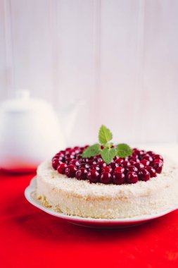 Nane ile ev yapımı kiraz pastası