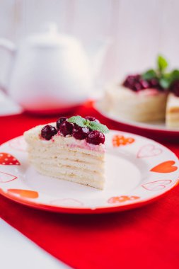 Nane ile ev yapımı kiraz pastası