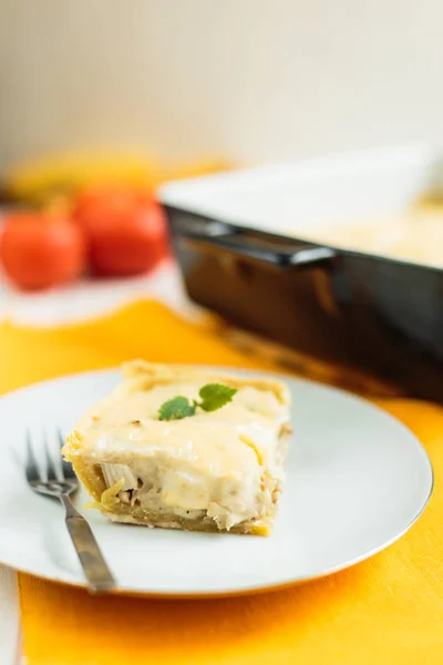 Hausgemachte Auflaufform Mit Huhn Und Käse — Stockfoto