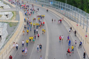 Rostov-on-Don / Rusya - 17 Haziran 2018: Rusya, Brezilya ve İsviçre Rostov-on-Don'den hayranları FIFA Dünya Kupası 2018 maçtan önce yürüyüş