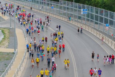 Rostov-on-Don / Rusya - 17 Haziran 2018: Rusya, Brezilya ve İsviçre Rostov-on-Don'den hayranları FIFA Dünya Kupası 2018 maçtan önce yürüyüş