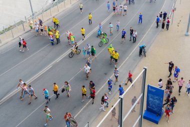 Rostov-on-Don / Rusya - 17 Haziran 2018: Rusya, Brezilya ve İsviçre Rostov-on-Don'den hayranları FIFA Dünya Kupası 2018 maçtan önce yürüyüş