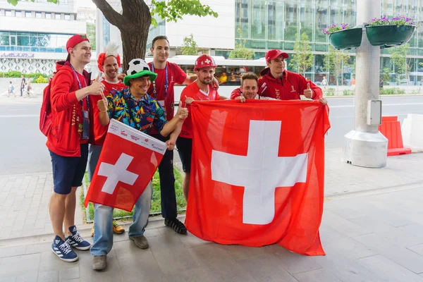 Rostov-on-Don / Rusya - 17 Haziran 2018: Rusya, Brezilya ve İsviçre Rostov-on-Don'den hayranları FIFA Dünya Kupası 2018 maçtan önce yürüyüş