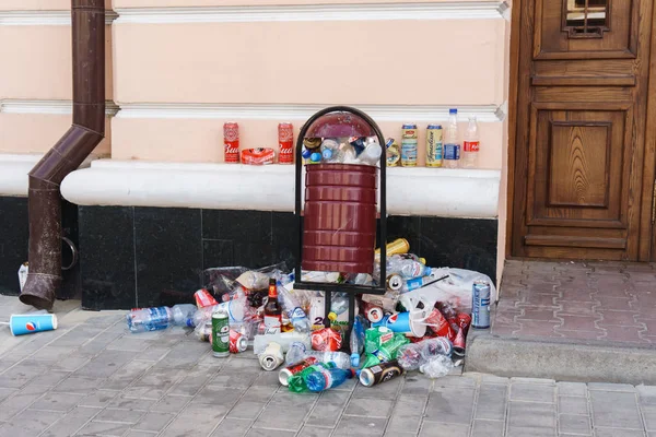 Rostov Don Rússia Junho 2018 Jarros Lixo Lotados Nas Ruas — Fotografia de Stock