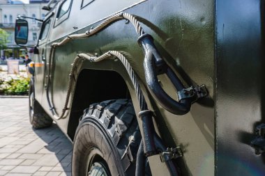 Kalın zırhlı metal ile yolcu korumak için önemli bir görev askeri araç