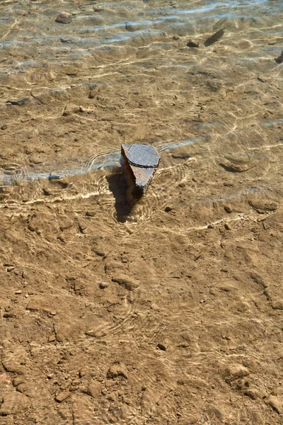 Ein Erstaunlicher Wilder See Ohne Menschen Einer Sandschlucht Zwischen Steinen — Stockfoto