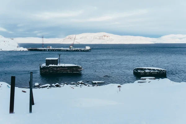 Elhagyott Moorings Egy Kis Tengeri Öböl Észak Oroszországban Télen Alatt — Stock Fotó