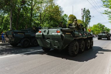 Rostov-on-Don / Rusya - Mayıs 2018: geçit töreni gerçek askeri teçhizat ve asker zafer onuruna şehrin sokaklarında