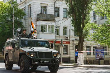 Rostov-on-Don / Rusya - Mayıs 2018: geçit töreni gerçek askeri teçhizat ve asker zafer onuruna şehrin sokaklarında